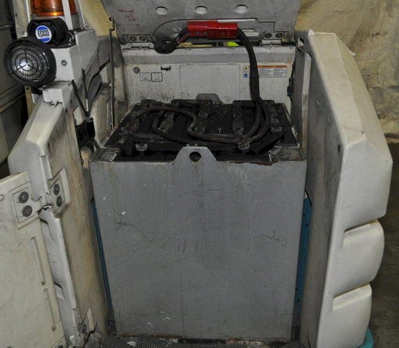 TENNANT 8300 Sweeper Scrubber, 50 Sweeping Path, 36 Volt, Charger, 1,072 Hours