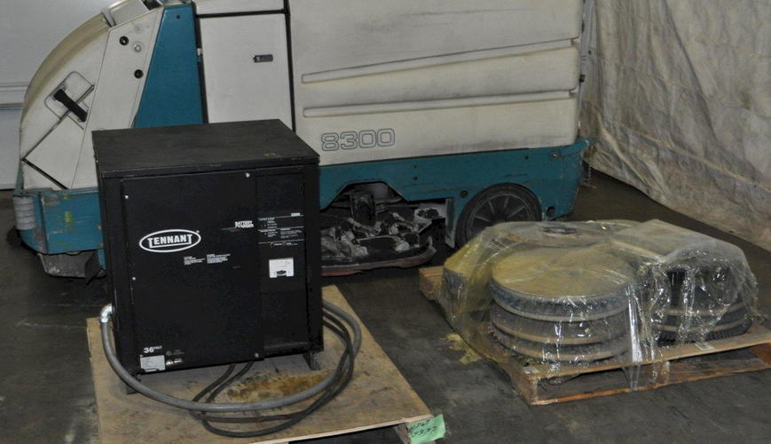 TENNANT 8300 Sweeper Scrubber, 50 Sweeping Path, 36 Volt, Charger, 1,072 Hours