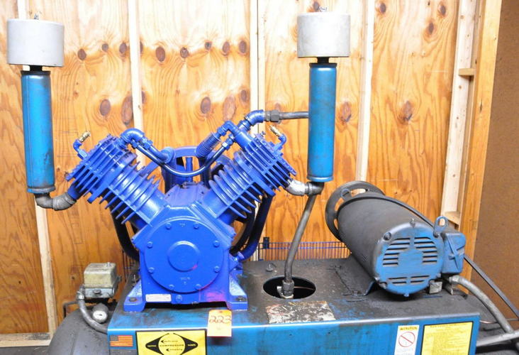 60 CFM @ 200 PSI QUINCY QT-15 Air Compressor, Tank Mounted, 120 Gallon, 15 HP