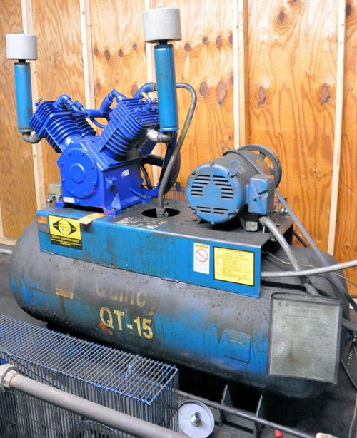 60 CFM @ 200 PSI QUINCY QT-15 Air Compressor, Tank Mounted, 120 Gallon, 15 HP