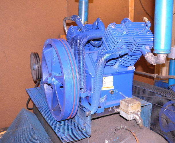 60 CFM @ 200 PSI QUINCY QT-15 Air Compressor, Tank Mounted, 120 Gallon, 15 HP