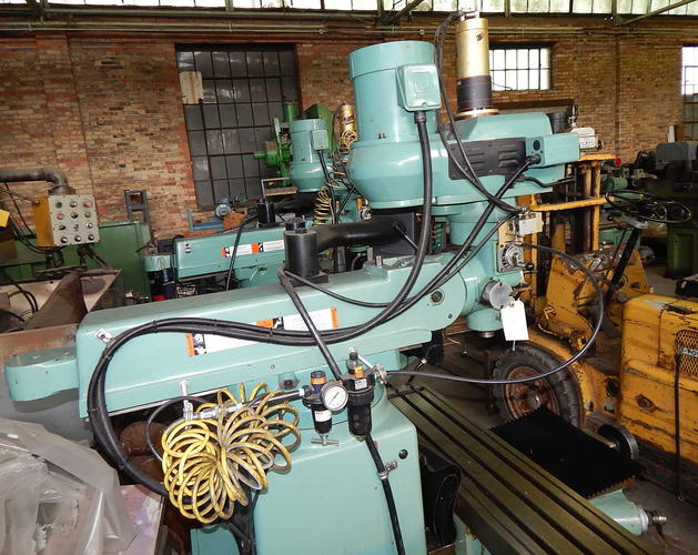 Trak K3-E SOUTHWESTERN INDUSTRIES Vertical Mill, 50 x 10 Bed, 750 Lb Table Cap