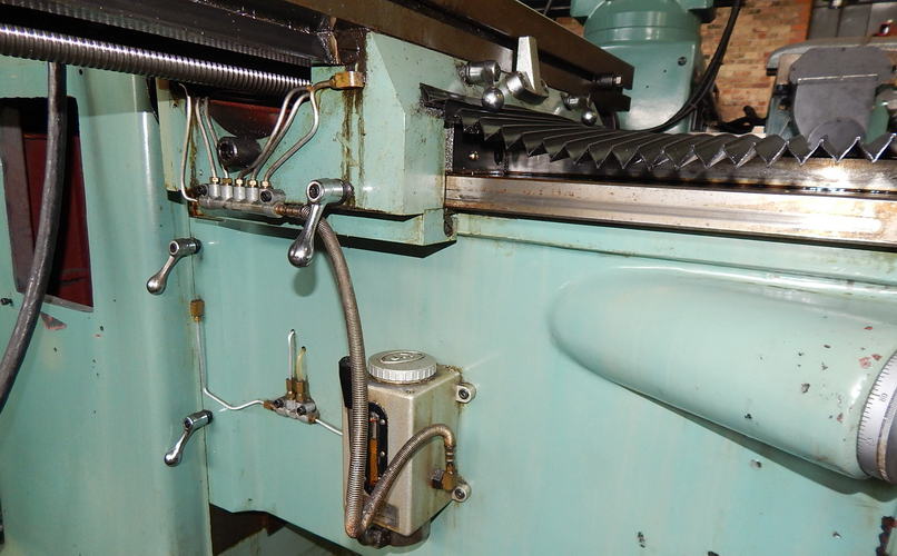 Trak K3-E SOUTHWESTERN INDUSTRIES Vertical Mill, 50 x 10 Bed, 750 Lb Table Cap