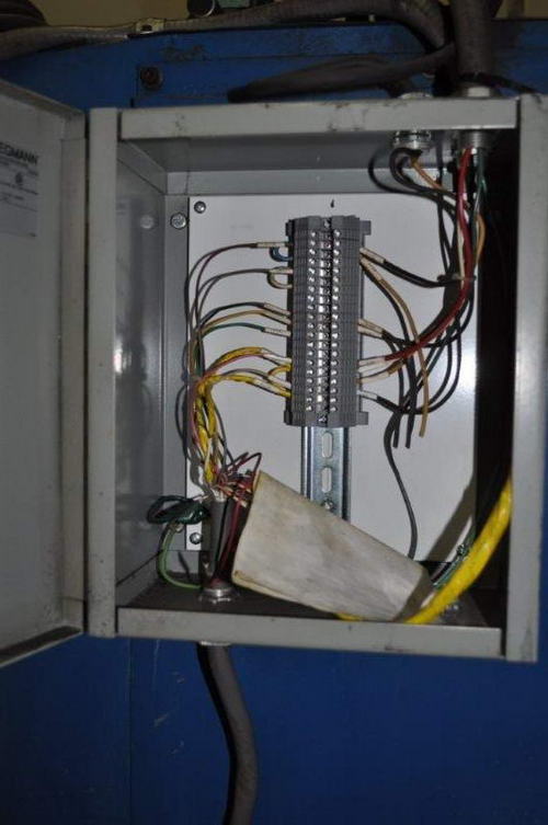 150 KVA MCCREERY Pedastal Welder, 12 Thr, Adj Ht Lower Platen, Projection Type