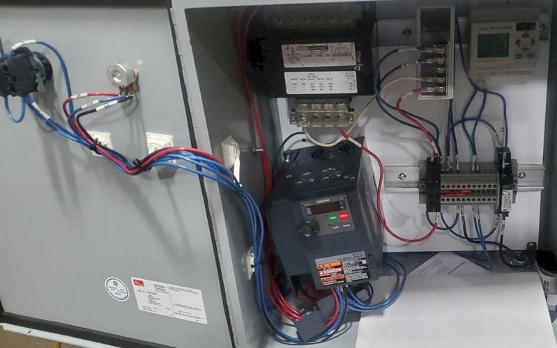 4,000 Lb DURANT Motorized Uncoiler, 16 to 20 ID, 60 OD, 24 Width