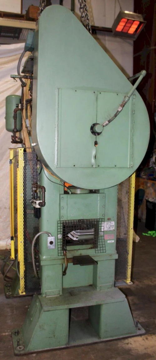 60 Ton FLEXOPRESS SSDC Press, 2 Str, 8 SH, 2 Adj, 32 x 24 Bed, 100-400 SPM