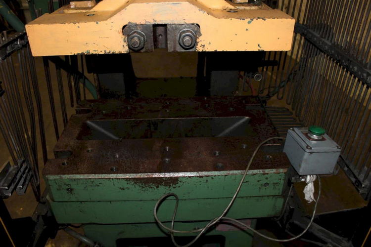 32 Ton MINSTER Gap Frame Press, 3 Str, 12 SH, 2.25 Adj, 24 x 16 Bed