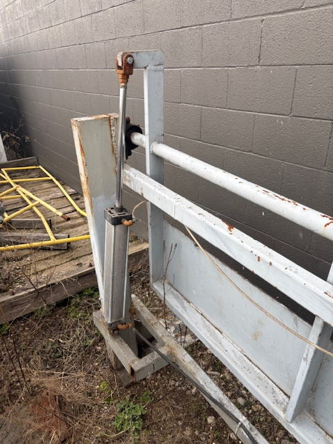 COLT Thread-Up Table, 10' Long, 37 Wide, Pneumatic